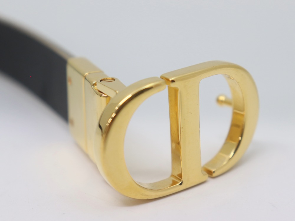 ディオールのモンテーニュロゴベルトバックル