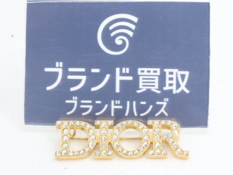ディオールのレヴォリューションブローチ