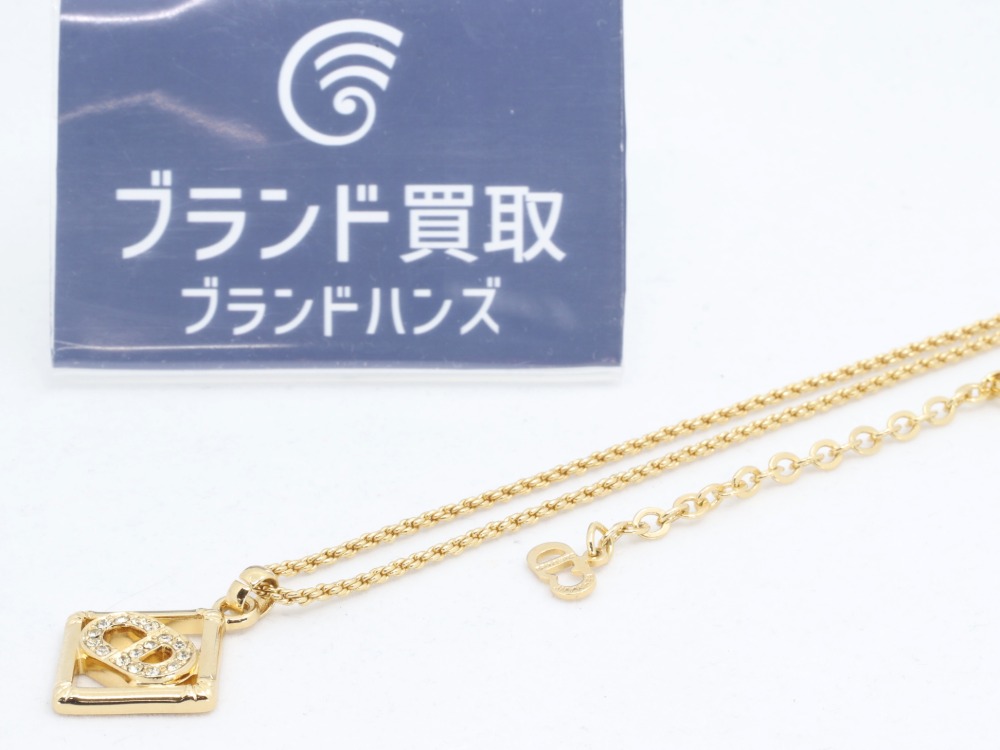 ディオールのロゴラインストーンネックレス全体