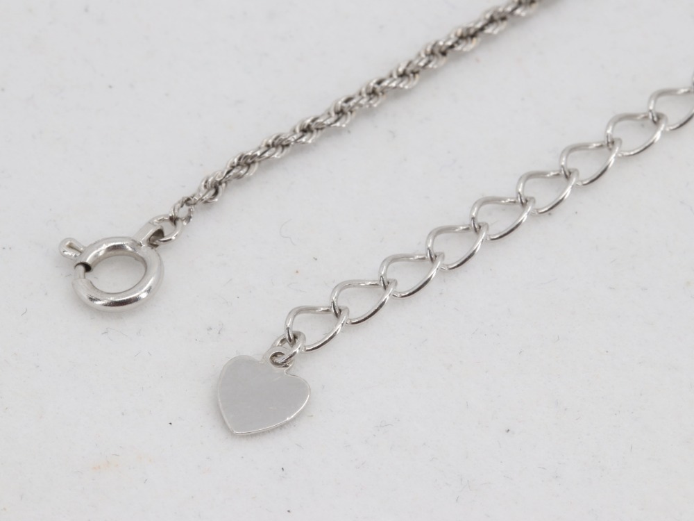 ノーブランドのK18WGネックレス留め具