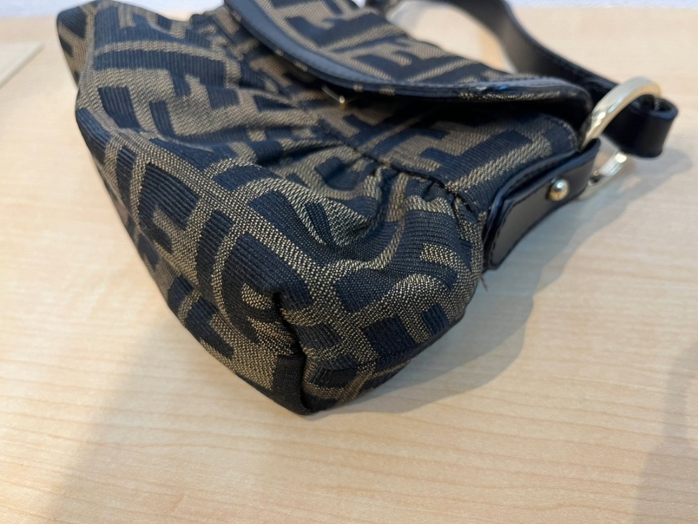 フェンディのズッカシェフバッグ角