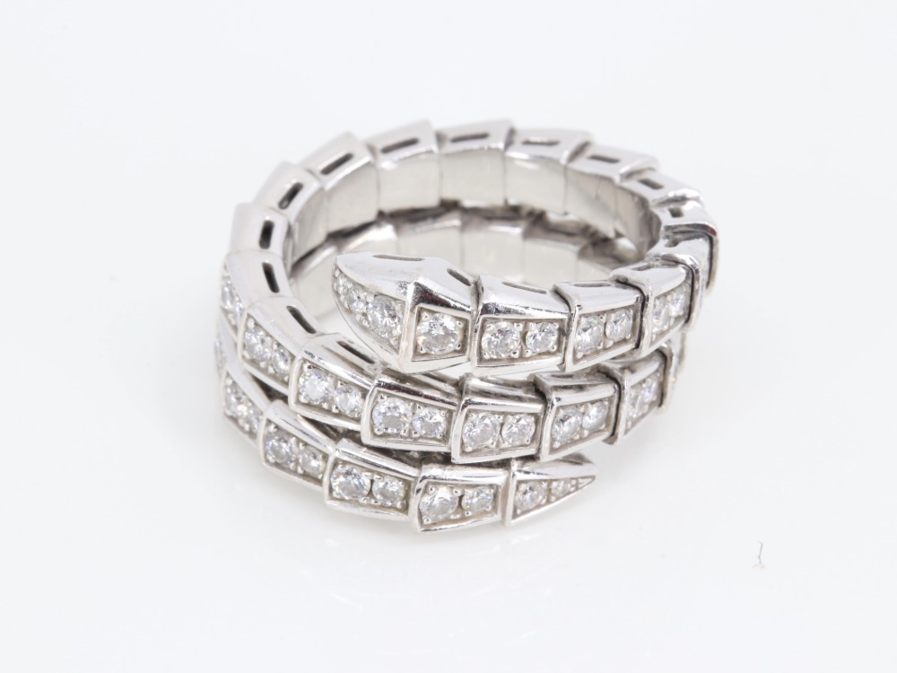 ブルガリセルペンティヴァイパーダイヤリング正面