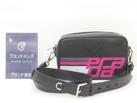 プラダレザーカメラバッグ