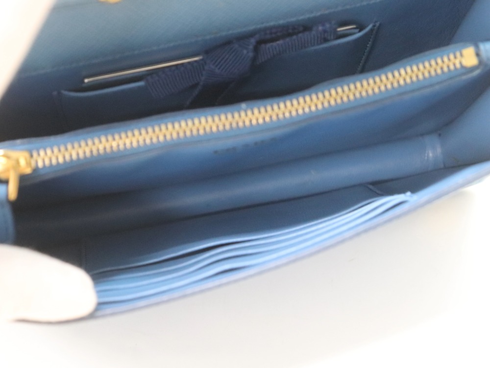 プラダのサフィアーノラクスチェーン財布内側