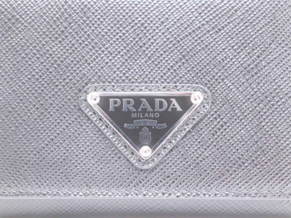 プラダのサフィアーノ財布プレート
