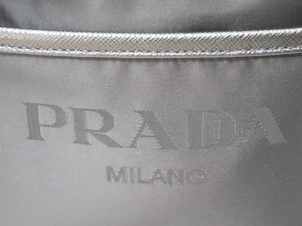 プラダのテスートショルダーバッグロゴ2