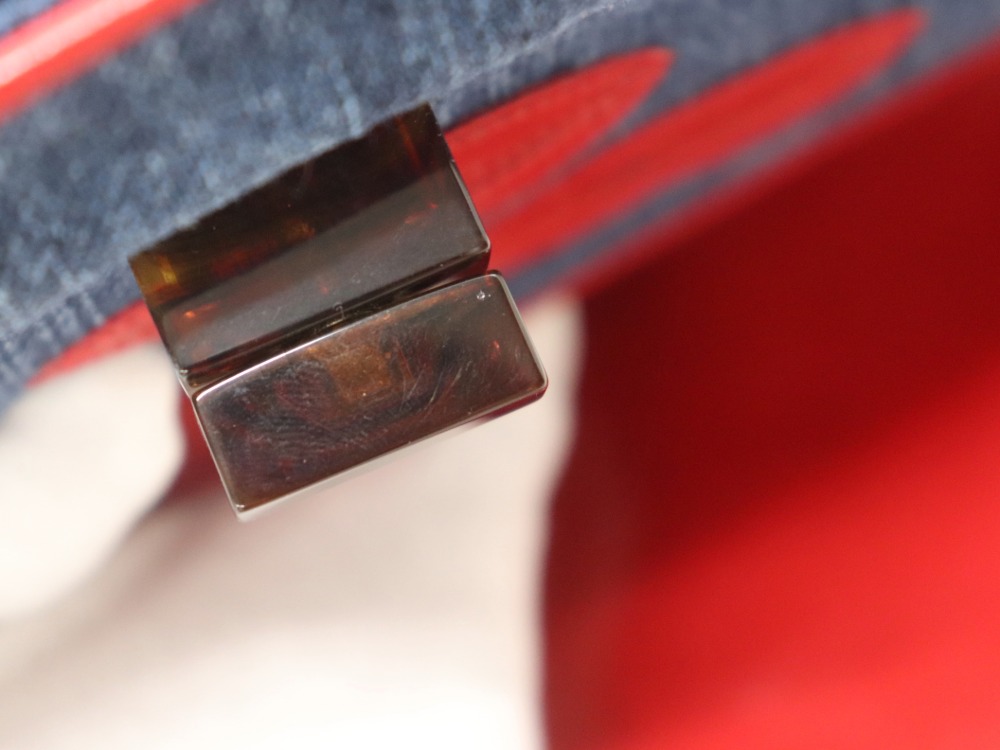 プラダのリッププラショルダーバッグプラスチックチェーン