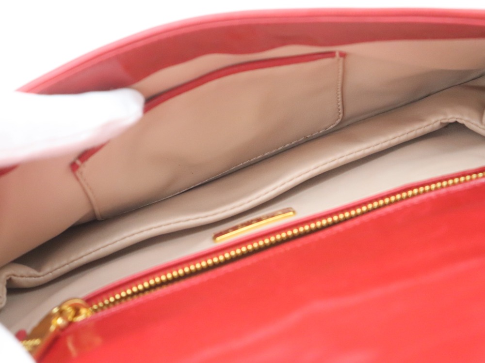 プラダのリッププラショルダーバッグ内側