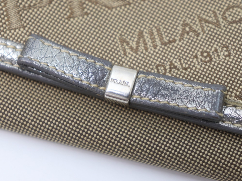 プラダの長財布1M1132リボン