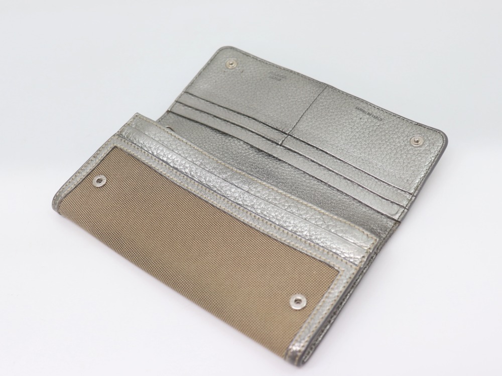プラダの長財布1M1132内側