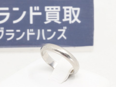 プラチナPT900のイニシャル入りリング