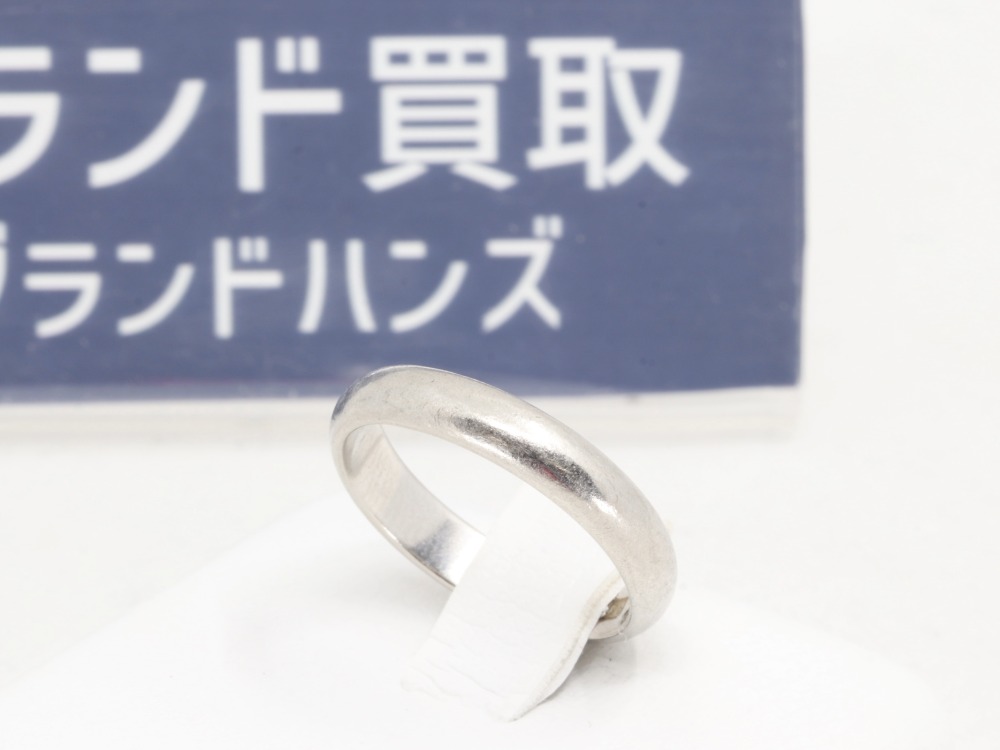 プラチナPT900のイニシャル入りリング全体
