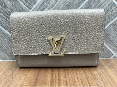 ルイヴィトンカプシーヌ三つ折り財布