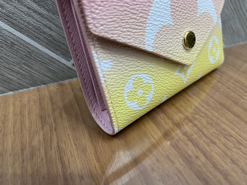 ルイヴィトンヴィクトリーヌフチ