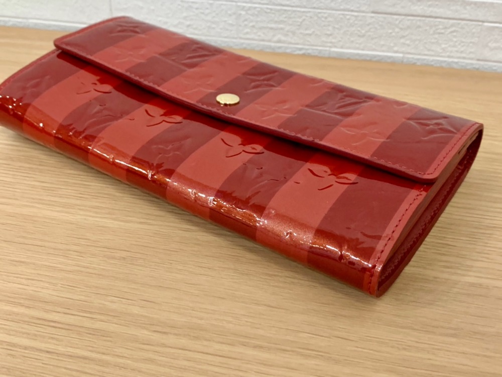 ルイヴィトンヴェルニポルトフォイユサラレイユール斜め