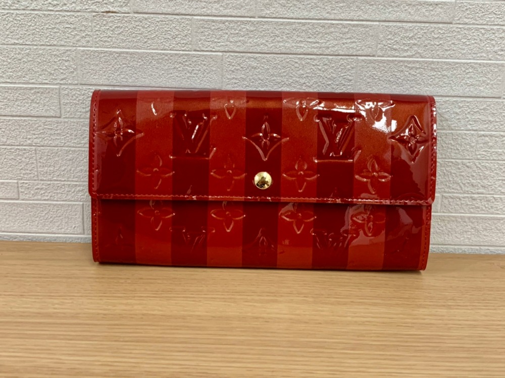 ルイヴィトンヴェルニポルトフォイユサラレイユール正面