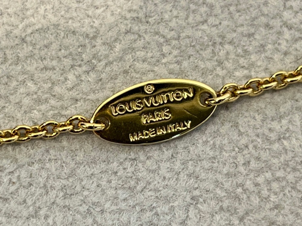 ルヴィトンエセンシャルVネックレスプレート