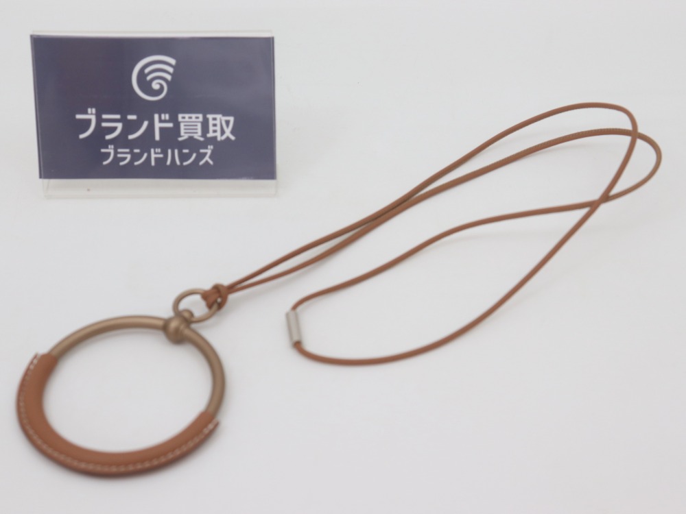 傷のあるエルメスのループグランペンダント全体