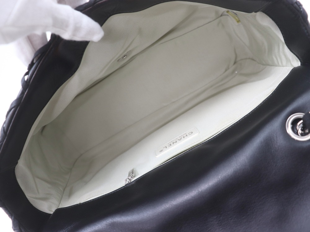 傷有シャネルの編み込みマトラッセバッグ内側