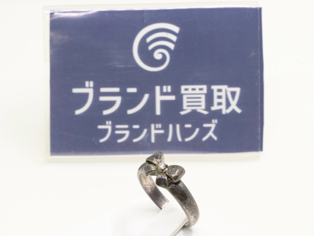 変色のあるシルバーのリボンモチーフリング