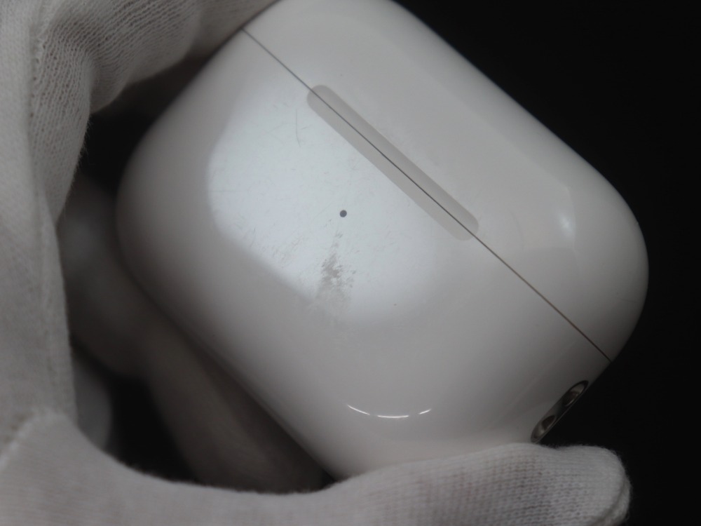 新品のアップルエアポッズプロ第二世代充電ケース