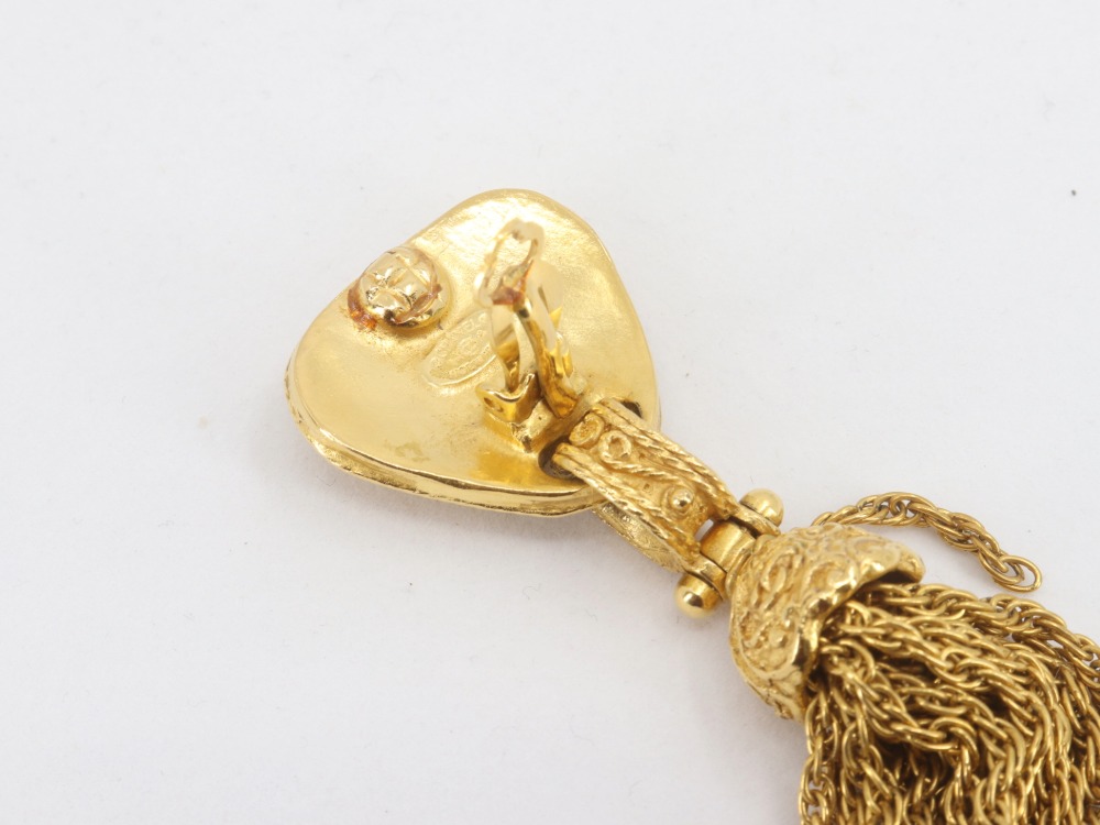 片方のみのシャネルフリンジイヤリング金具