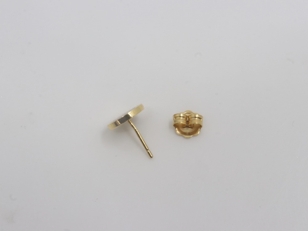 片方のみブルガリのYGオニキスピアス側面