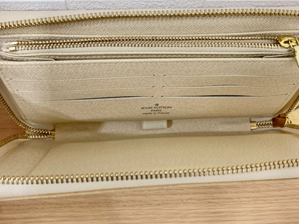 美品のルイヴィトンアズールオーガナイザー内側