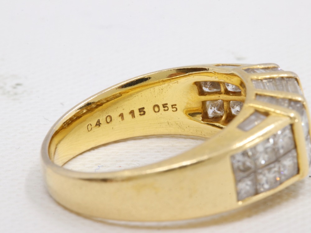 18Kのメレダイヤ付きリング刻印