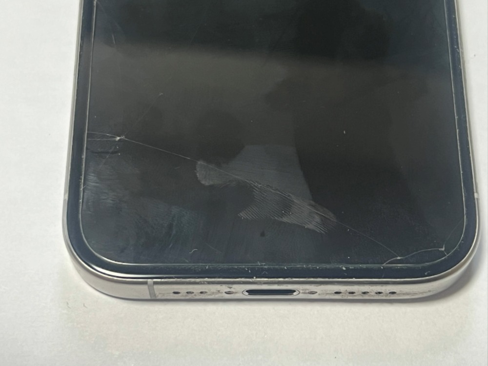 AppleiPhone15PRO傷部分