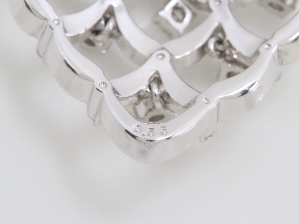 Pt900のメレダイヤトップ刻印2