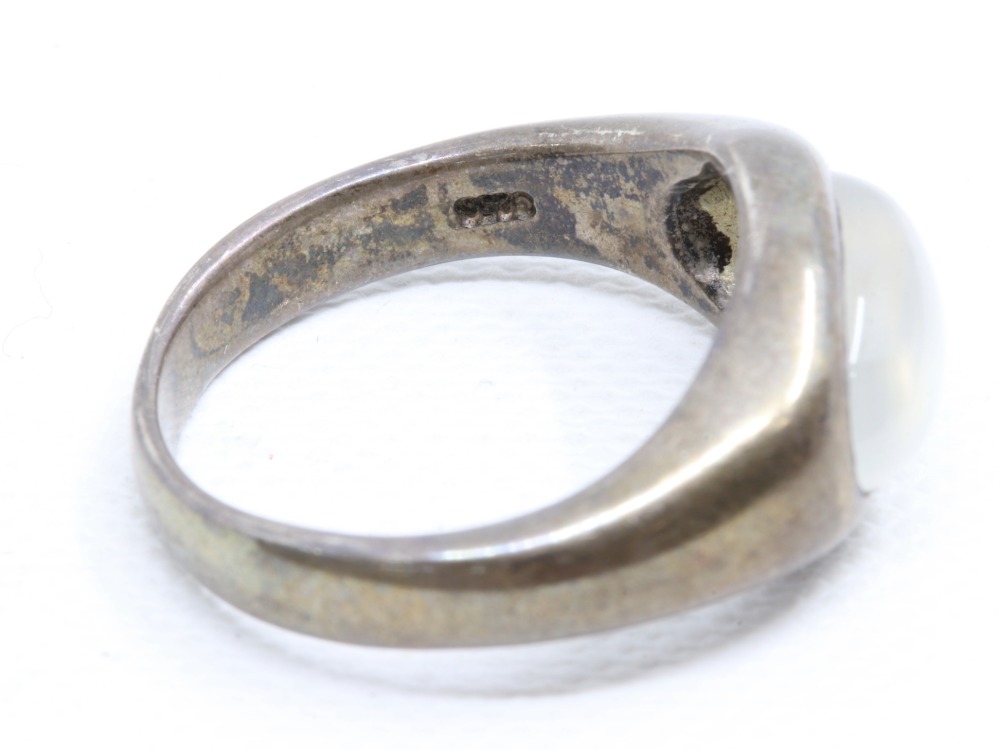 SV925素材の色石付きリング刻印