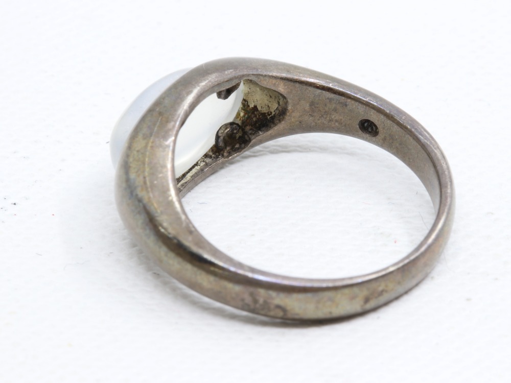 SV925素材の色石付きリング裏側