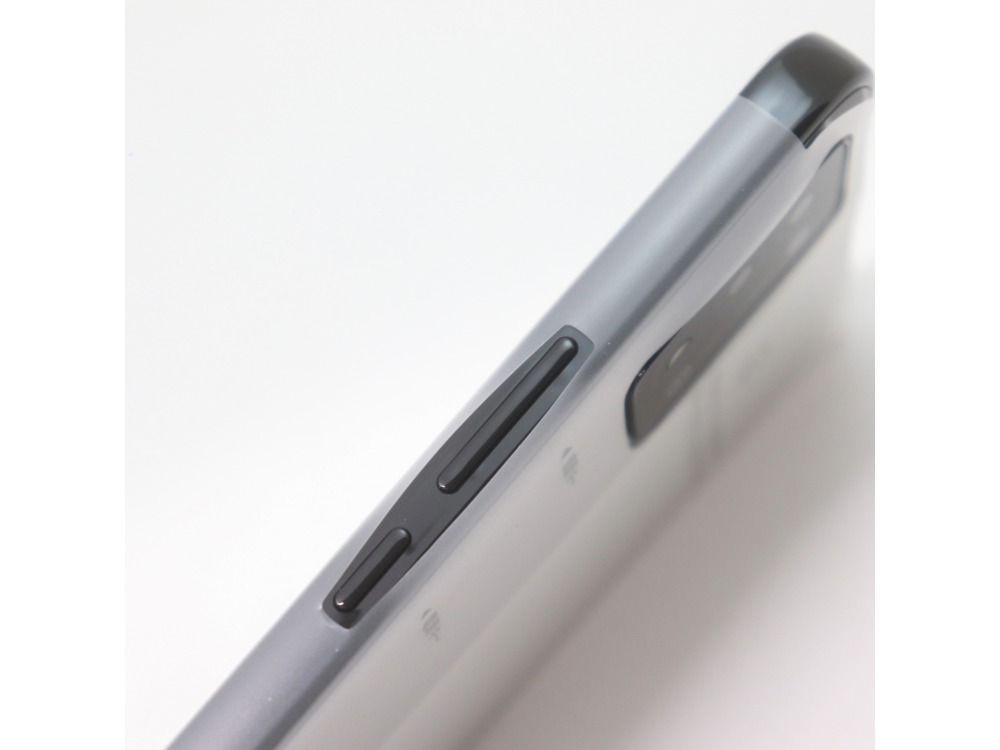 ZTEのLibero5GⅢ側面