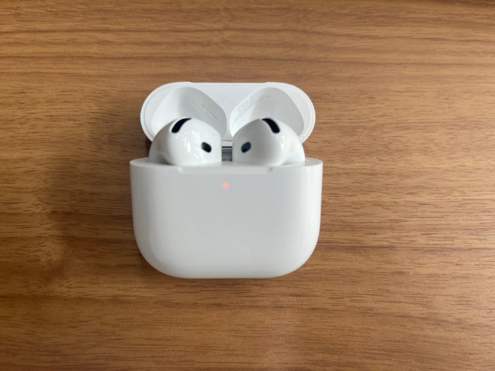 アップルのAirPods4全体