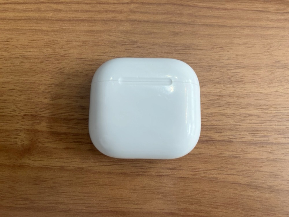 アップルのAirPods4正面