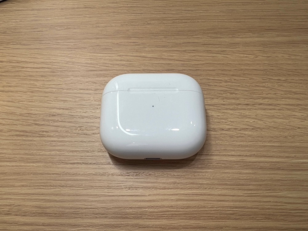 アップルのAirPods正面