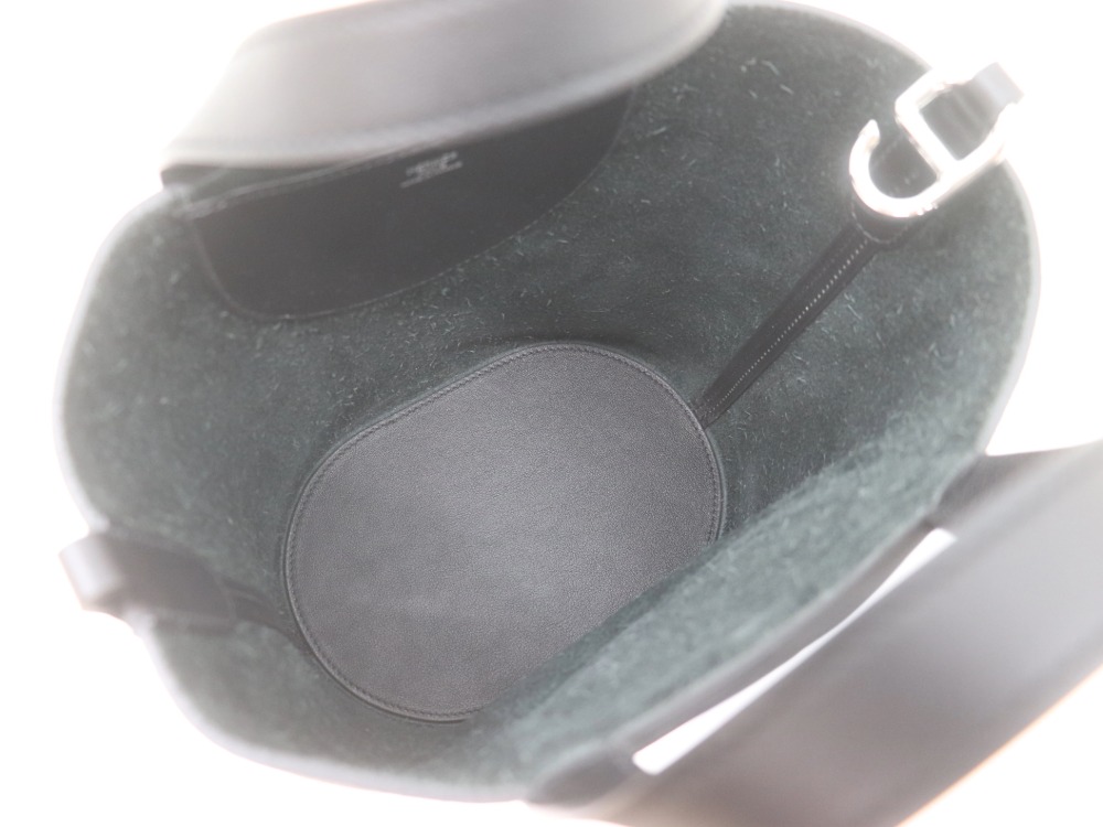 インザループ18内