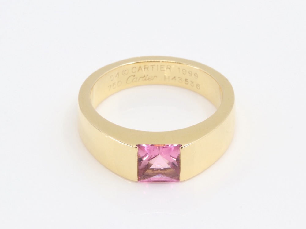 カルティエのタンクリングアップ