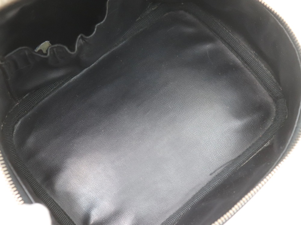 シャネルキャビアスキンバニティバッグ内側