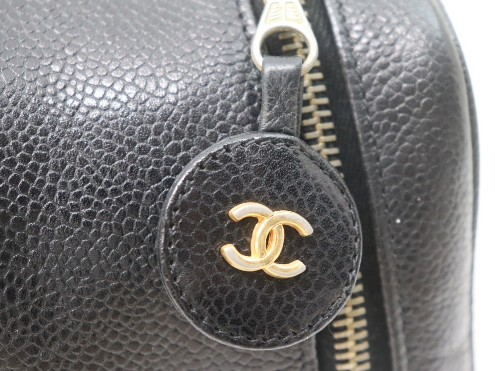 シャネルキャビアスキンバニティバッグ金具