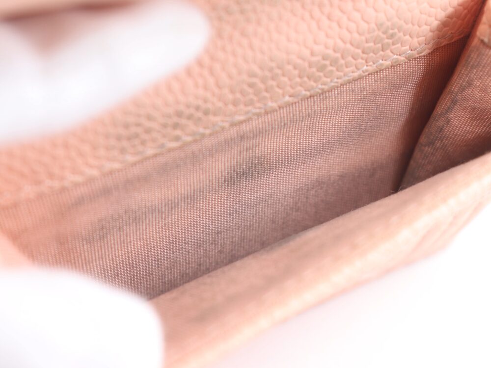 シャネルキャビアスキン三つ折り財布内側