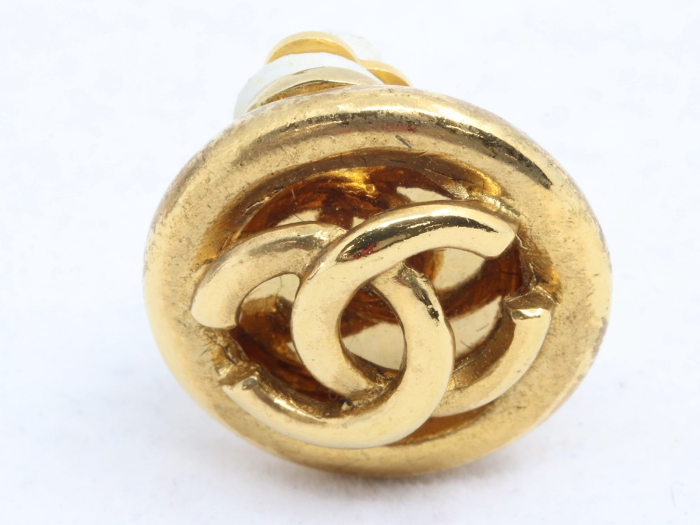 シャネルココマークサークルイヤリング表面