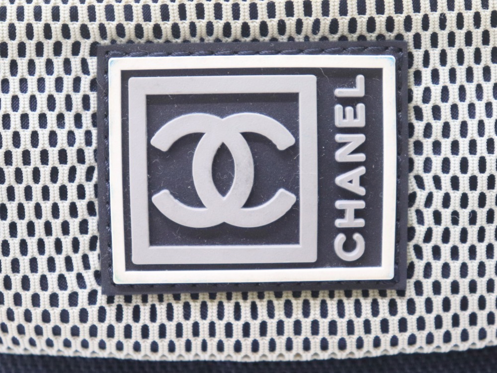 シャネルスポーツラインボディバッグ刻印