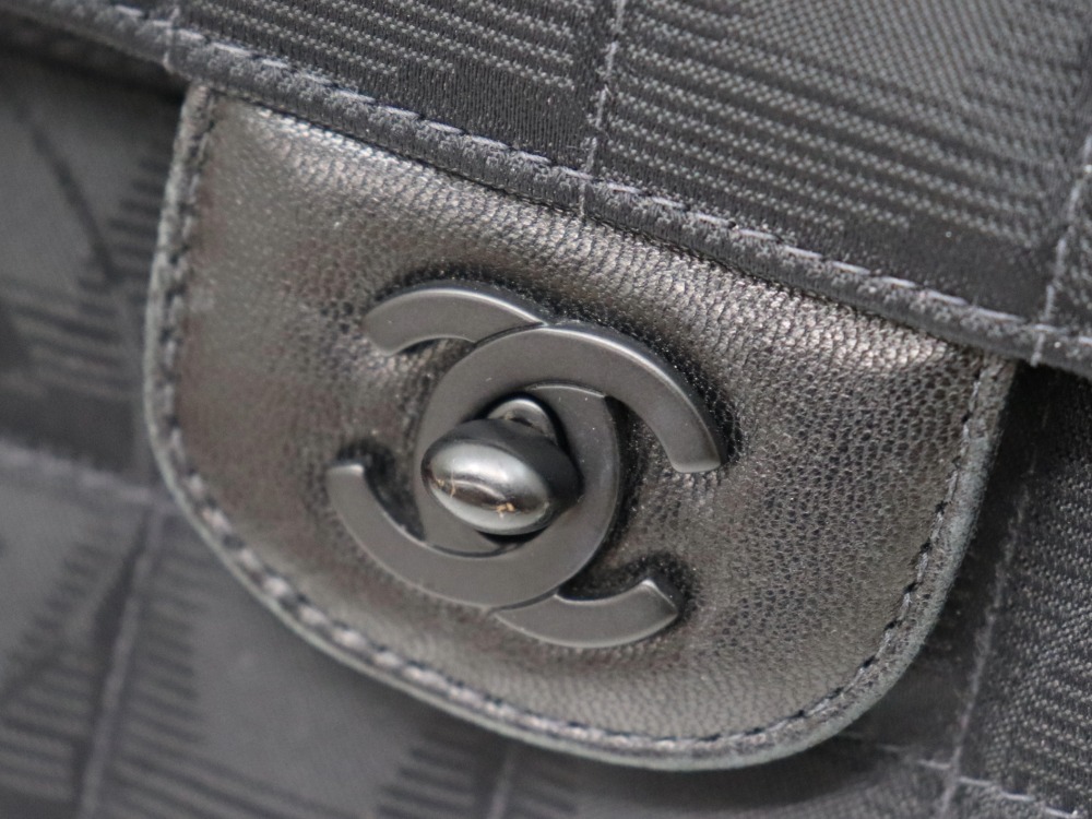 シャネルニュートラベルラインチェーンショルダーターンロック金具