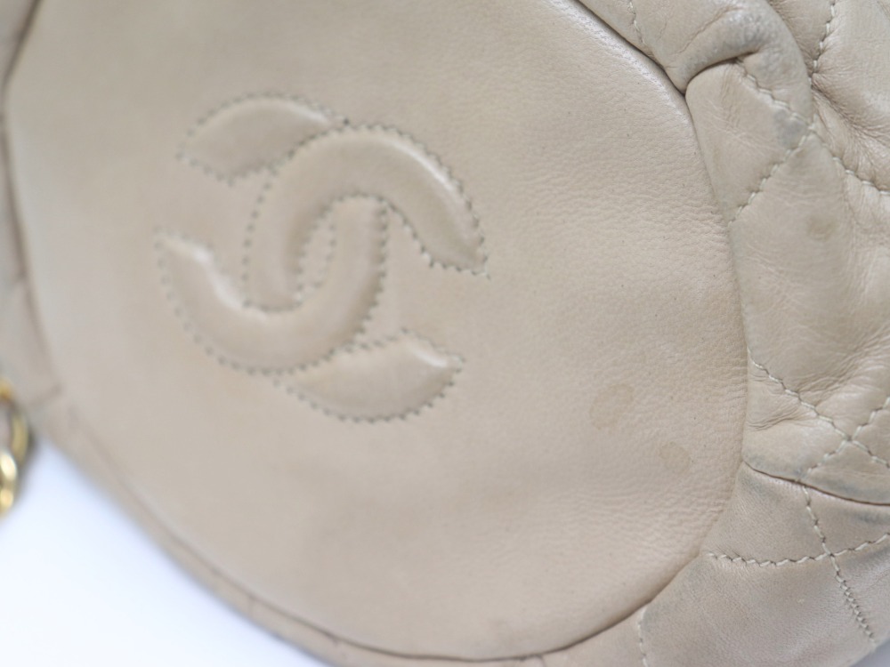 シャネル巾着チェーンショルダーバッグ底