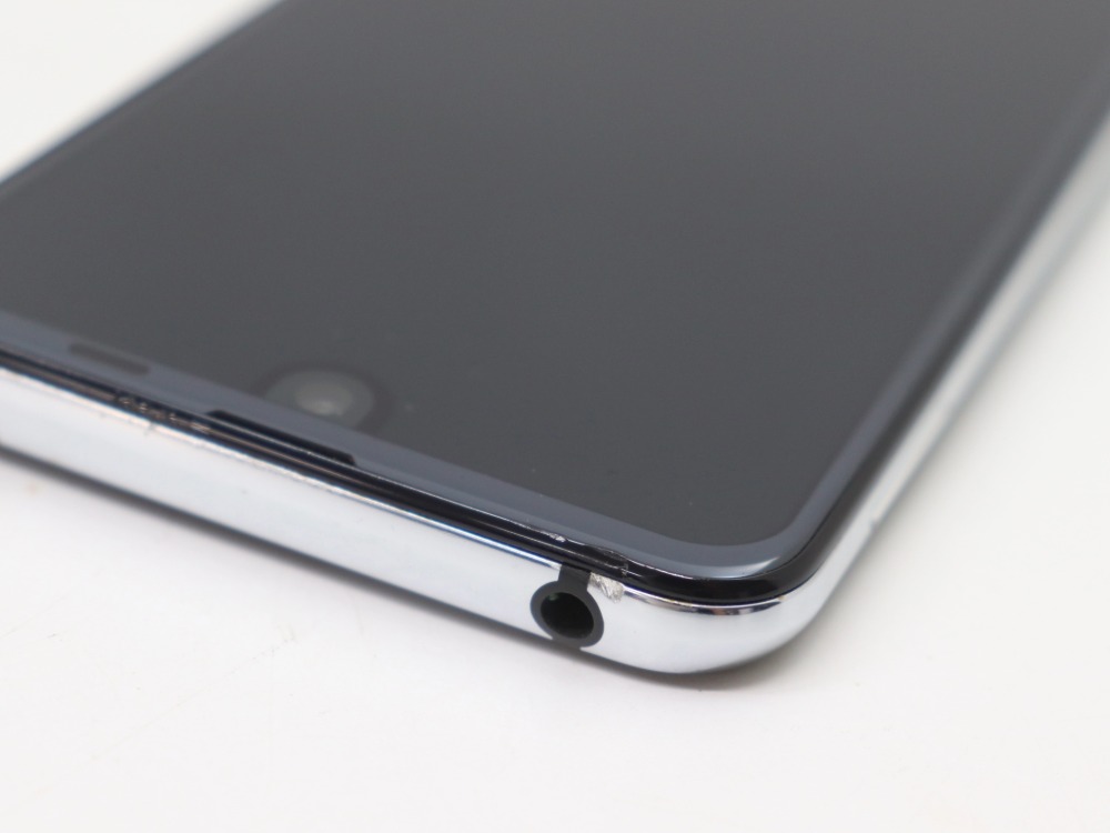 シャープのアクオスR2スマートフォン側面