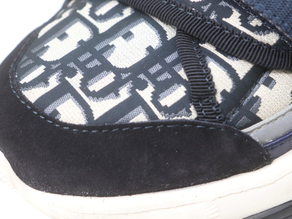 ディオールD-WANDERスニーカーつま先