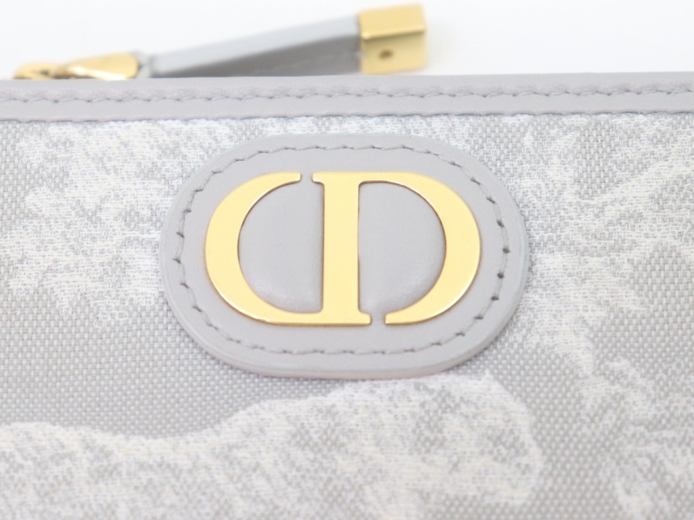 ディオールモンテーニュ二つ折り財布ロゴ