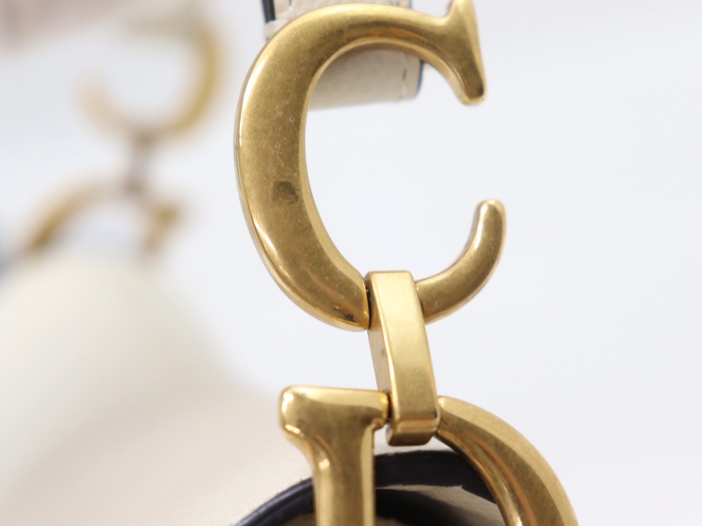 ディオールレザーサドルバッグ金具